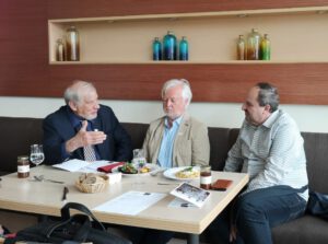 TV Spitzenkoch Johann Lafer, Prof. Dr. Jürgen Vormann und R. Stefan Tomek (CEO EcoWellness Gruppe) präsentieren das erste EcoWellness zertifizierte Menü im Hotel Essential by Dorint Berlin-Adlershof
